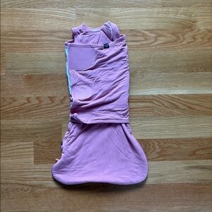 Like-new Kyte Baby swaddle